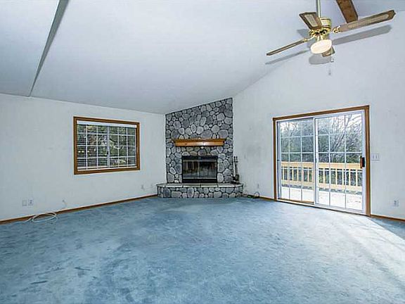 5th image of 27457 Oakwood Dr