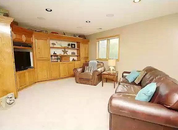 4th image of 7150 Ogren Ave NE