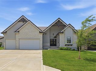 3908 NW Redspire St, Lees Summit, MO 64064