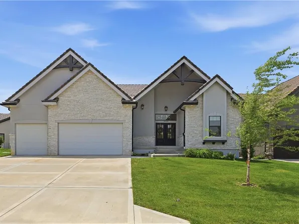 3908 NW Redspire St, Lees Summit, MO 64064
