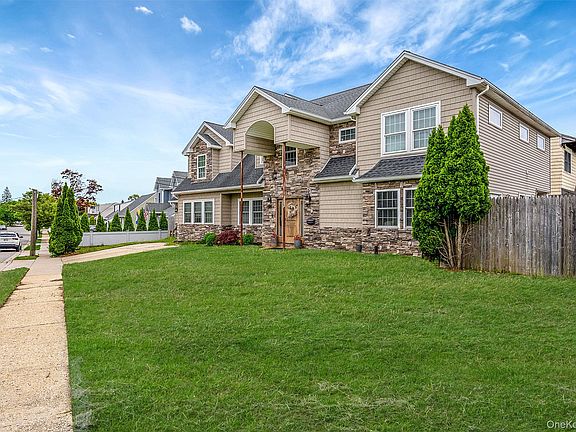 2nd image of 1582 Little Neck Avenue