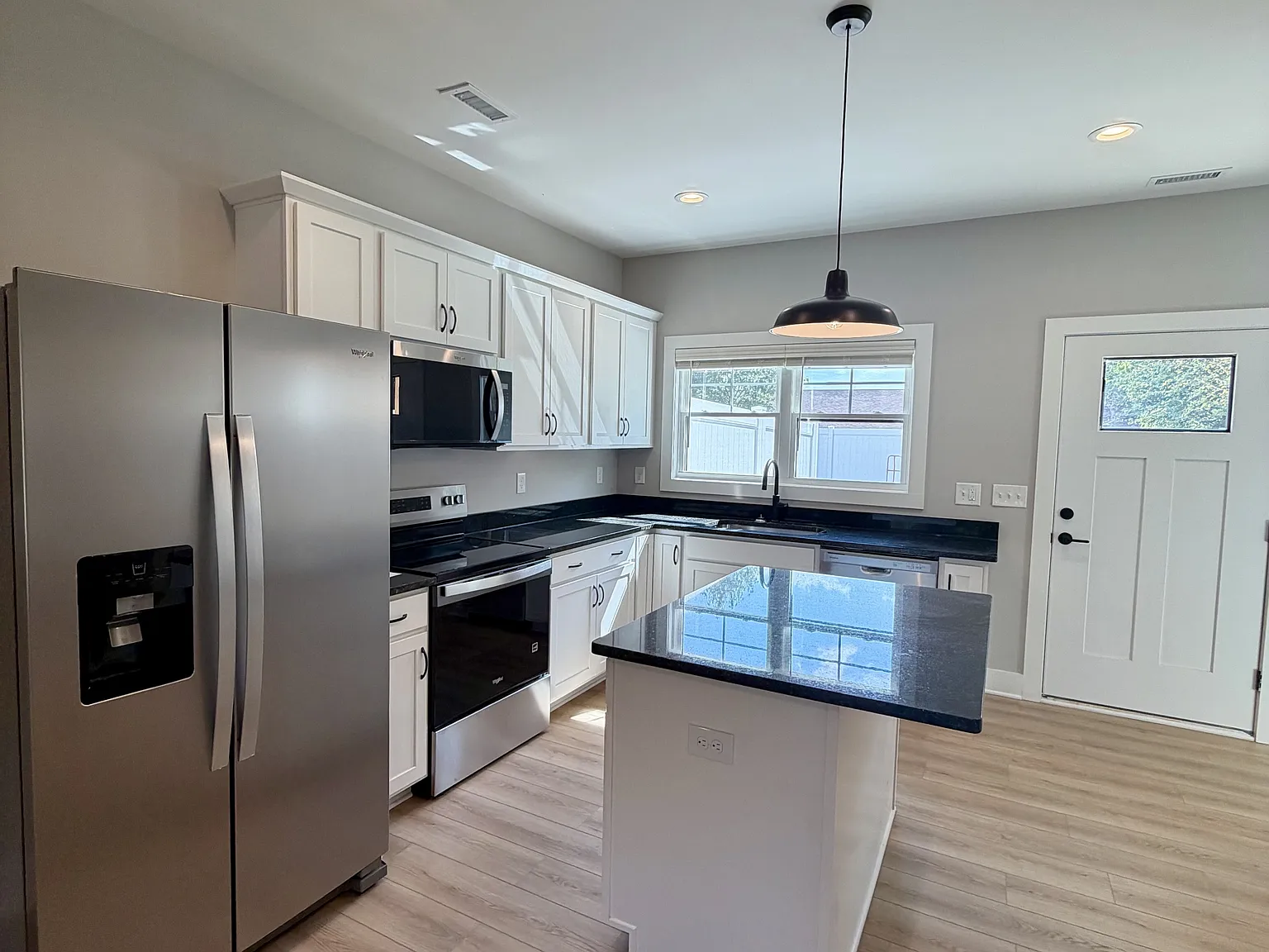 118 Beechwood Dr — Photo 3
