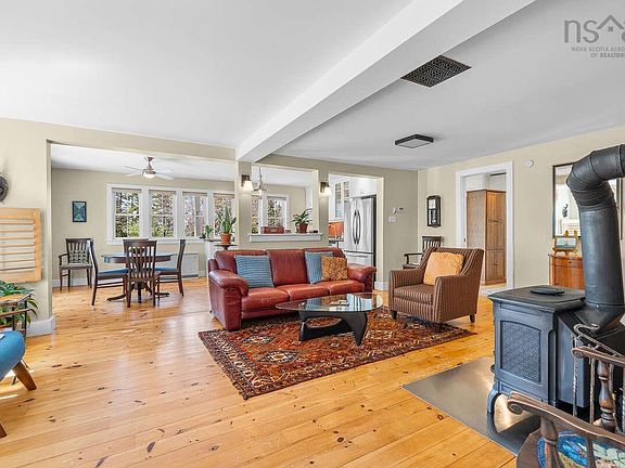 5th image of 215 Conrads Rd