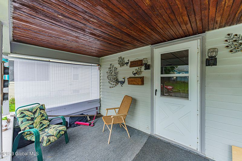 4th image of 7 Maple Avenue
