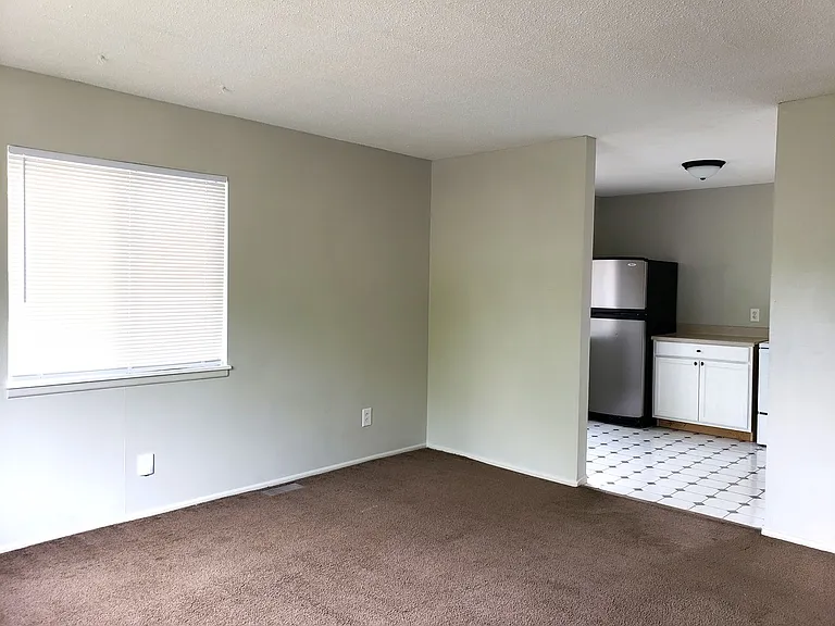 1220 W Patterson Ave — Photo 3