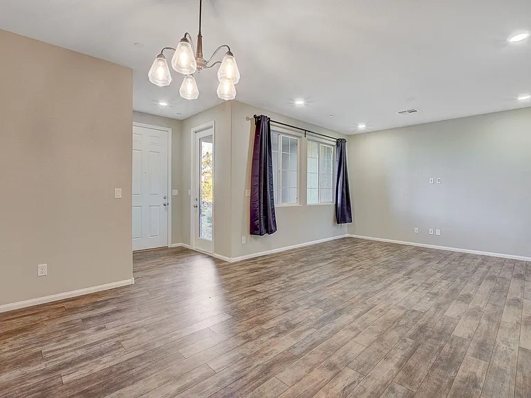 2806 Alenga St — Photo 8