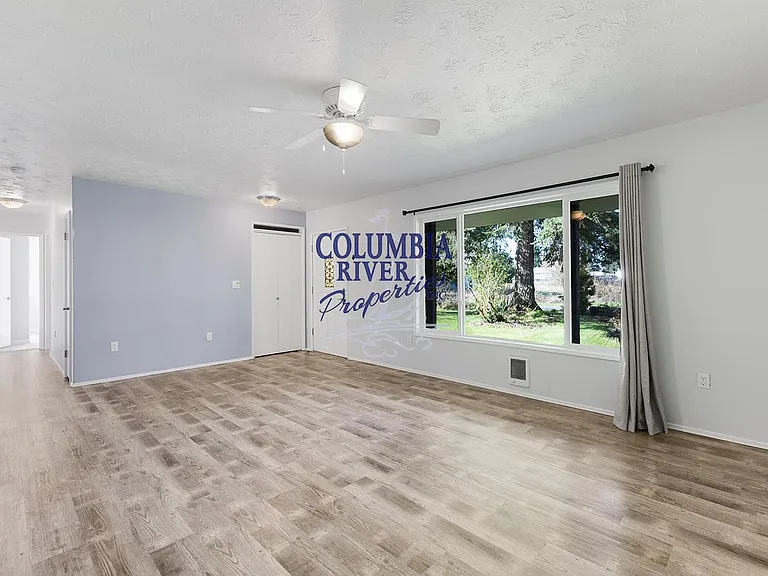 22213 NE 37th Ave — Photo 15