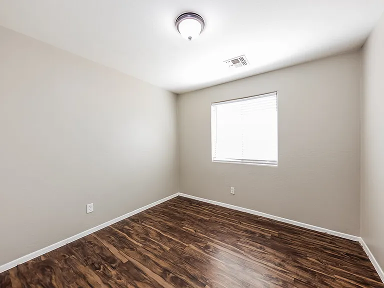 2040 S 86th Ln — Photo 13
