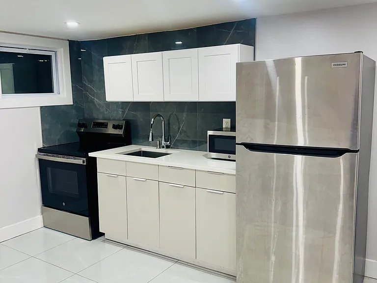 704 Palisade Ave #B — Photo 12