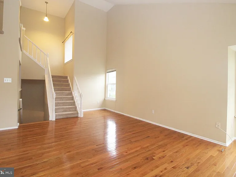 262 Andover Pl — Photo 5