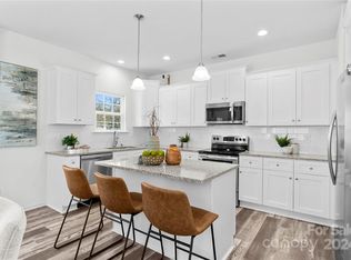 6328 Linda Vista Ln, Charlotte, NC 28216