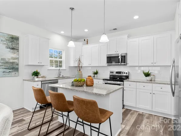 6328 Linda Vista Ln, Charlotte, NC 28216