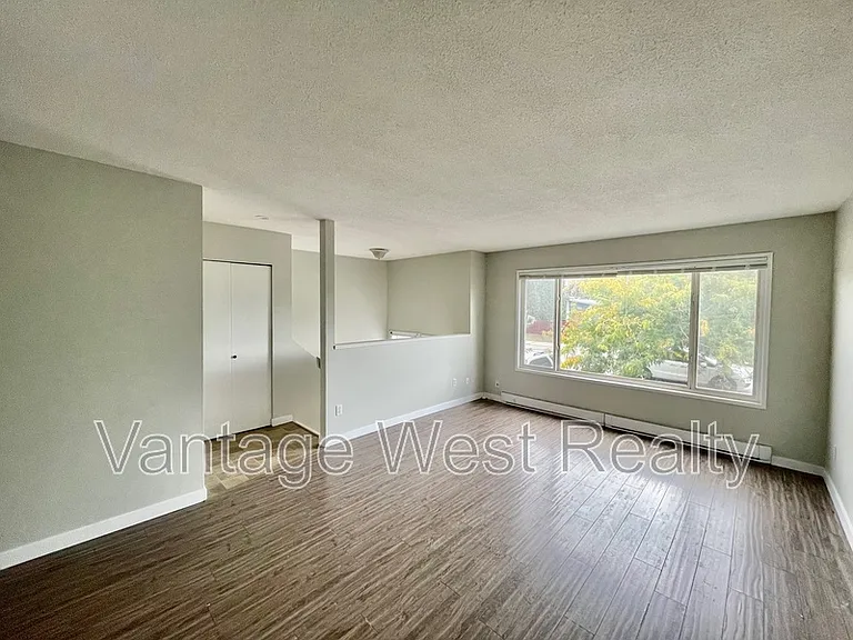 404 Hein Rd — Photo 8