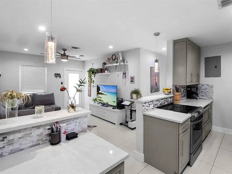 1341 NW 5th Ave — Photo 11