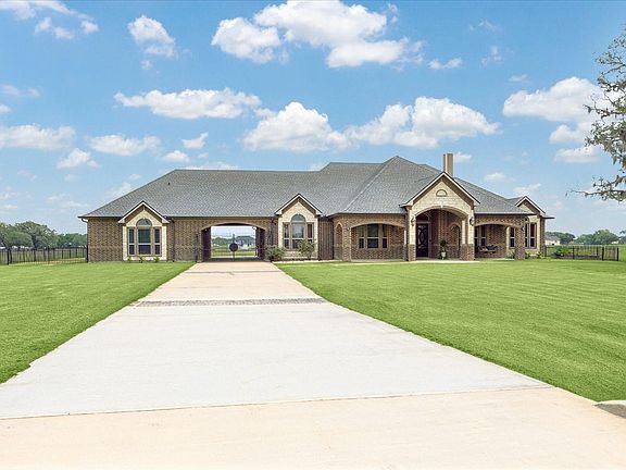 3rd image of 527 Lily Ln