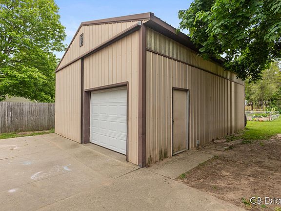 5th image of 1044 Dahlia Ave