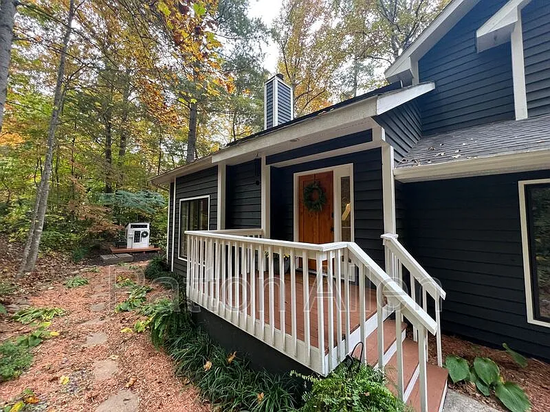 4 bed, 2.5 bath, 1950 sqft, $2,950 — Photo 4