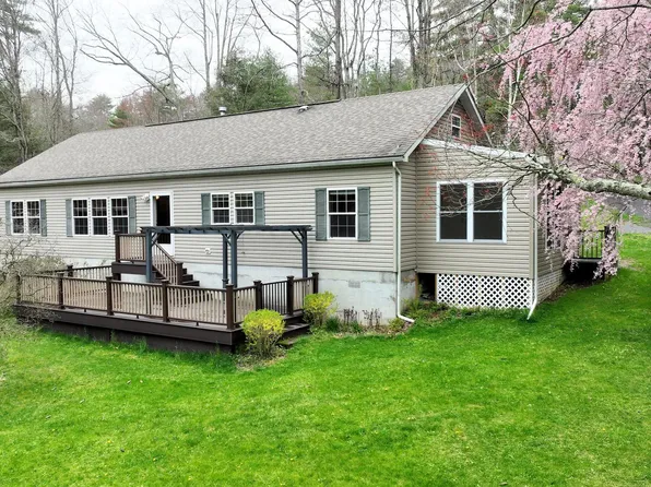 104 Sweetie Pickle Ln, Spring Mills, PA 16875