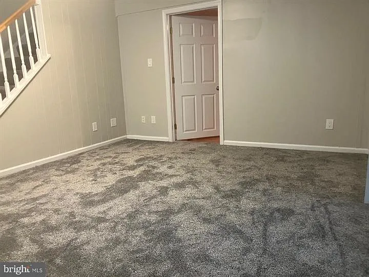Dining/Living Area Sliders to Patio plus Plush NEW CARPETS