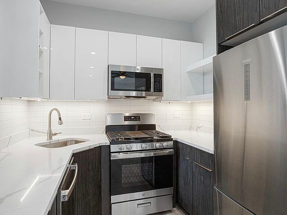 3rd image of 1235 W Morse Ave #1