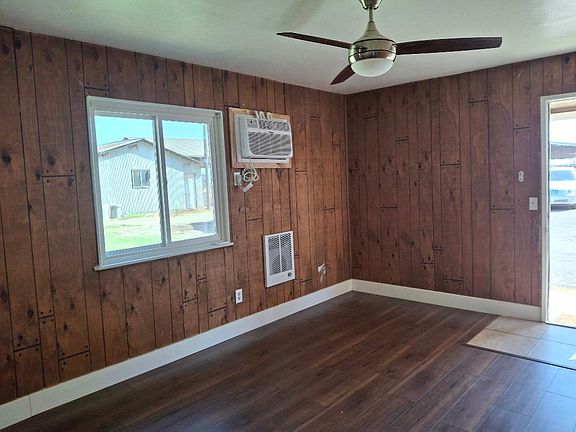 FRONT ROOM