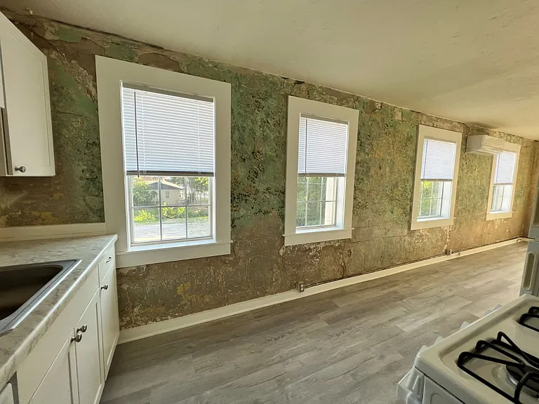 115 N Main St #11 — Photo 3