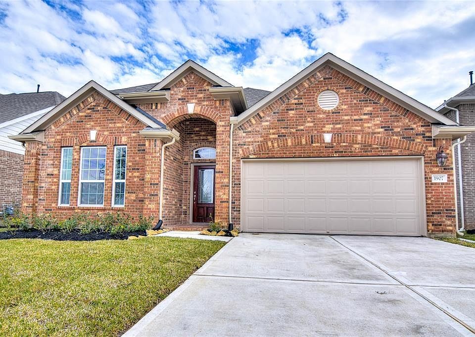 1st image of 1907 Benbrook Hollow Ln