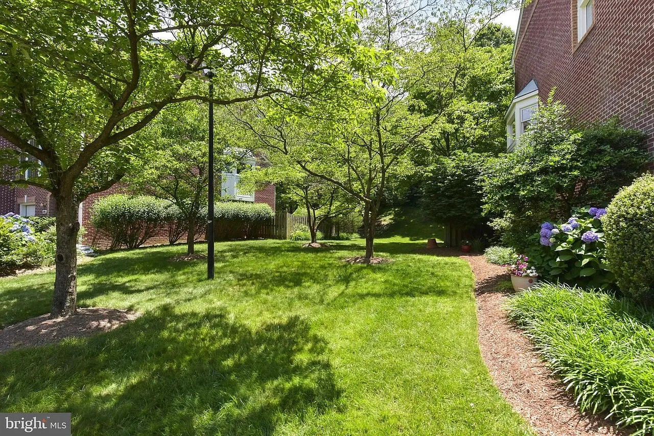 3 bed, 2266 sqft, $4,900 — Photo 4