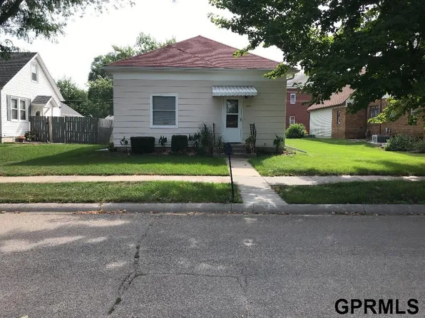 205 N Park Ave, Oakland, NE 68045