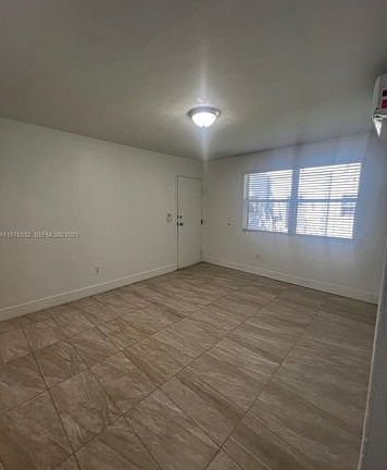 4th image of 1-11 Sidonia Ave #1