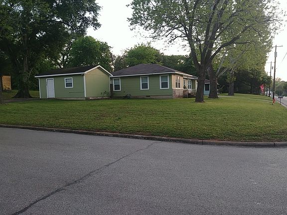 3rd image of 808 E Tom Green St