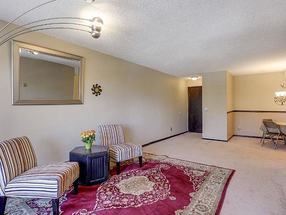 5th image of 2610 Garfield Ave APT 211