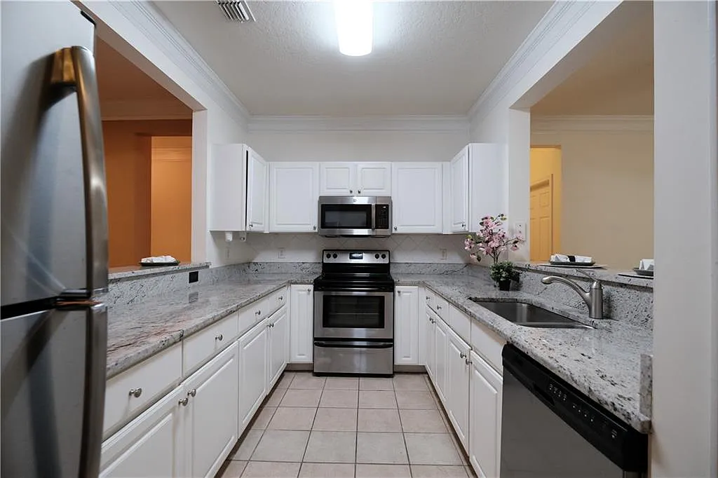 3 bed, 2.0 bath, 1546 sqft, $2,500 — Photo 2