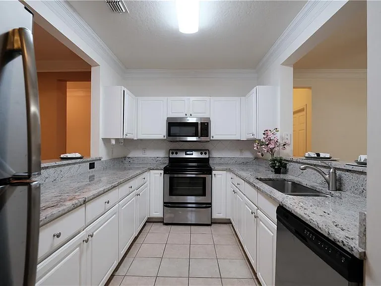 4007 Westchester Rdg NE — Photo 2