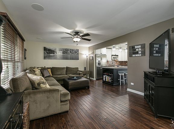 3rd image of 22W507 Birchwood Dr