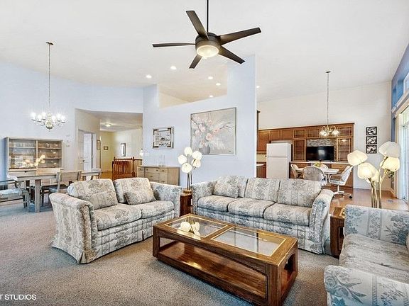 4th image of 1590 Garden Ct