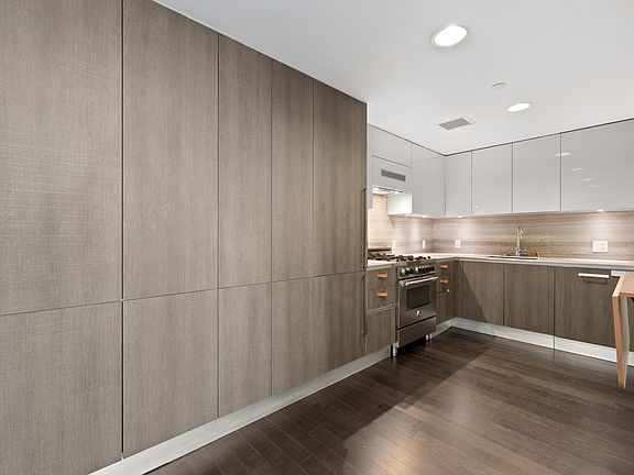 5th image of 8 Buchanan St Unit 609