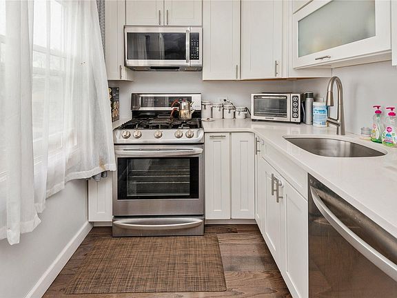 4th image of 551 6th Ave Floor 2