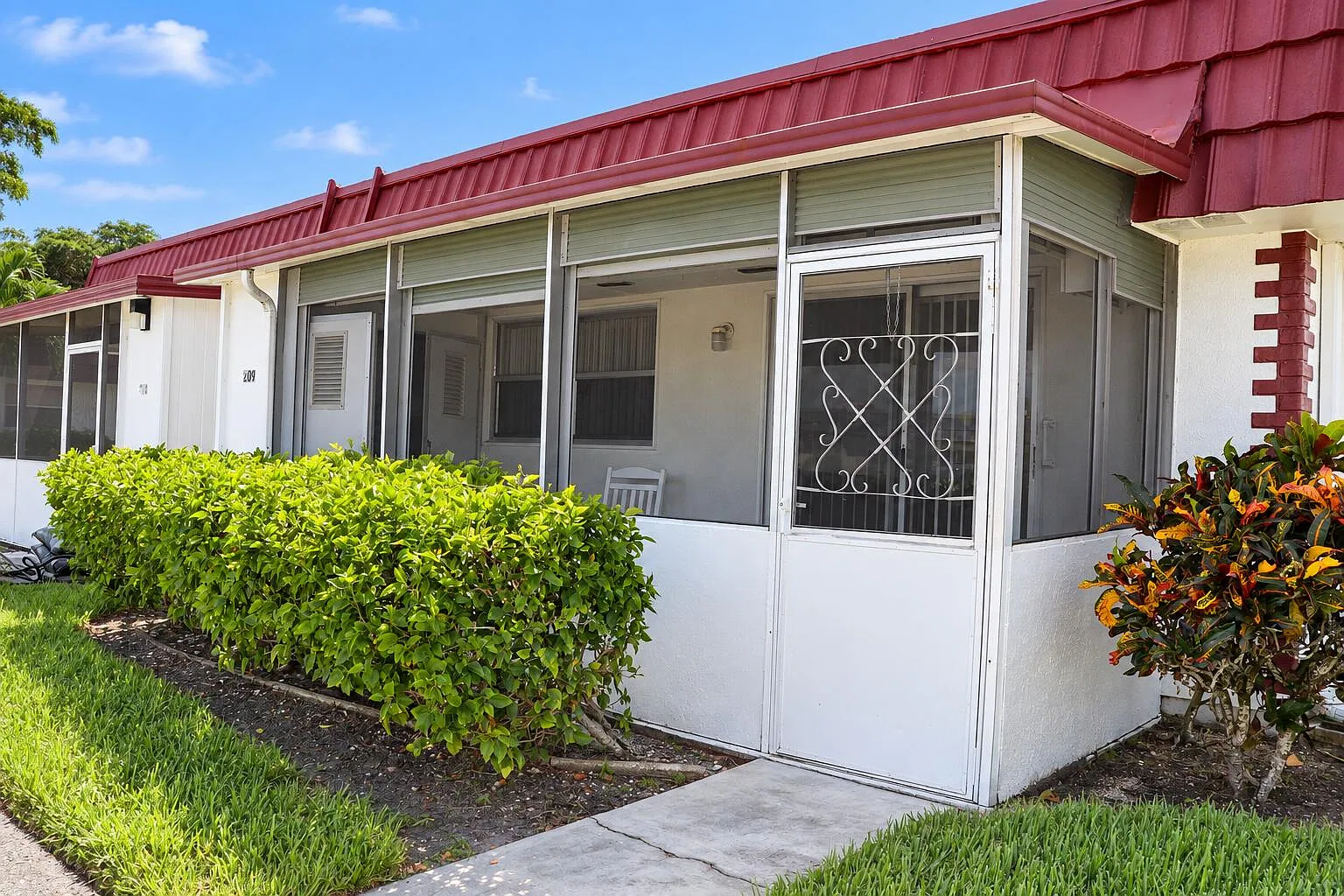 2 bed, 2.0 bath, 880 sqft, $1,600 — Photo 1