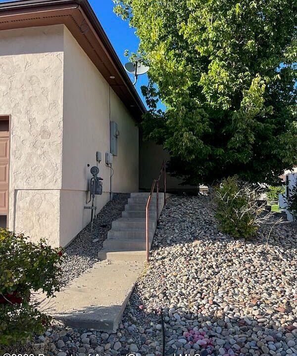 2nd image of 253 Castle Ridge Dr