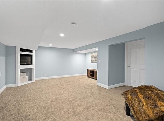 4th image of 5318 W 103rd Pl