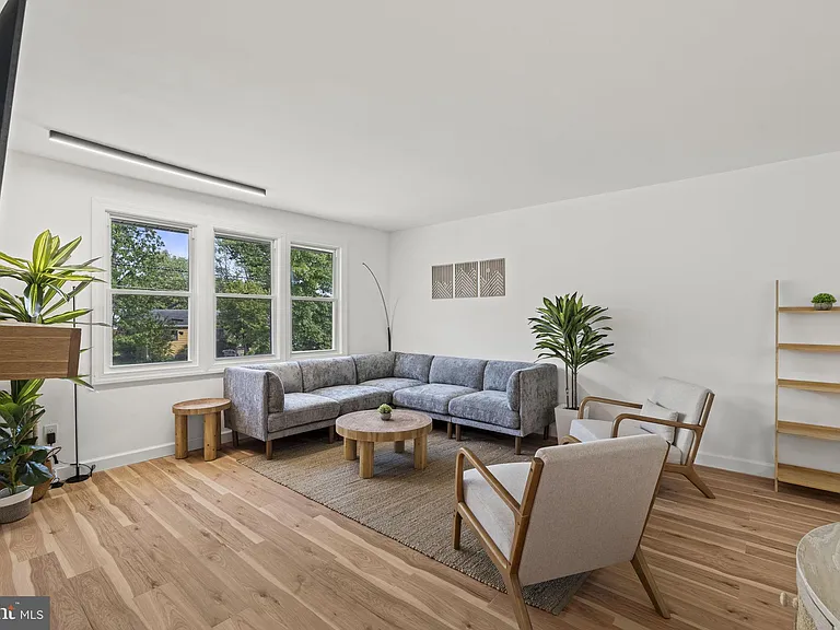 901 Russo Dr — Photo 6