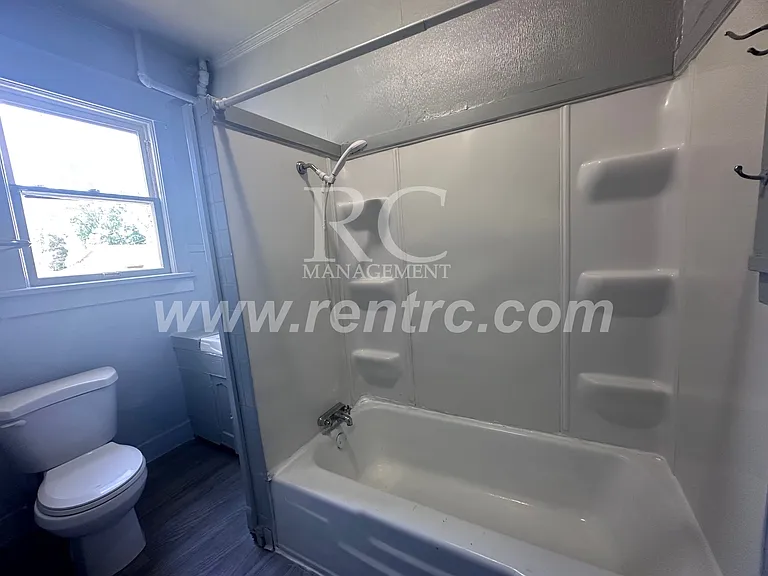 1434 N Walnut St — Photo 4
