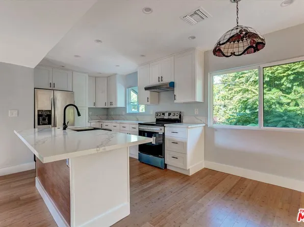 5726 Woodman Ave APT 2, Van Nuys, CA 91401