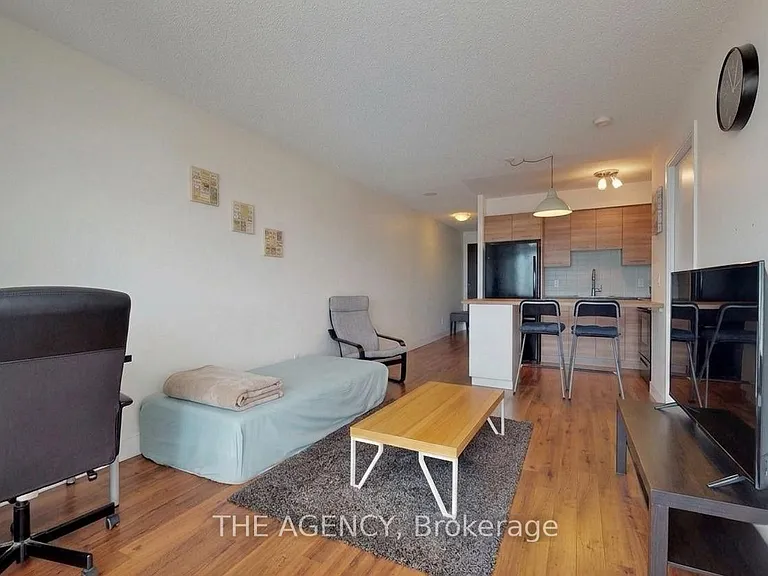 135 Village Green Sq #1015 — Photo 8
