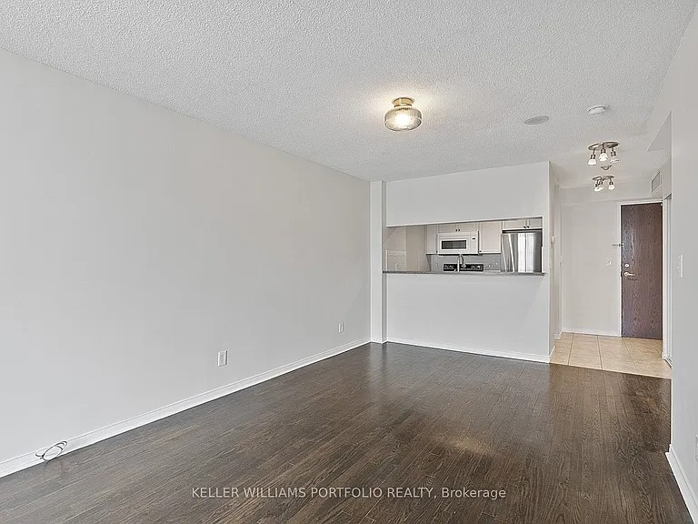 1829 Queen St E #408 — Photo 14