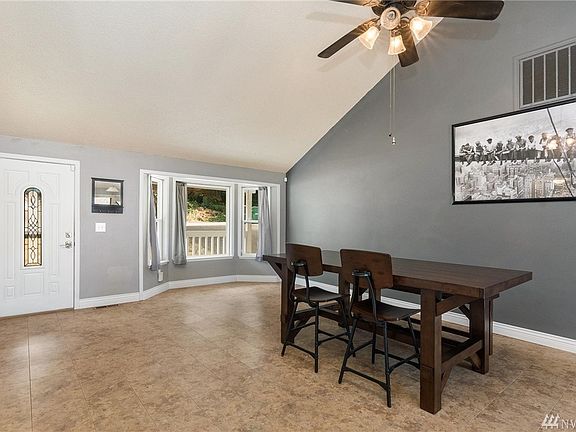 3rd image of 7514 Bridge Pl NE