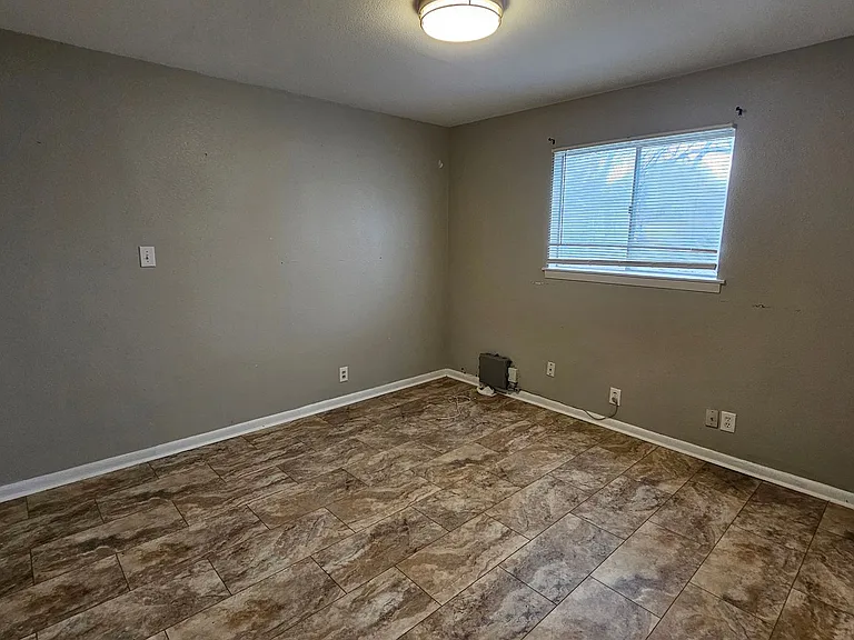 2115 Glenwood Ln — Photo 39