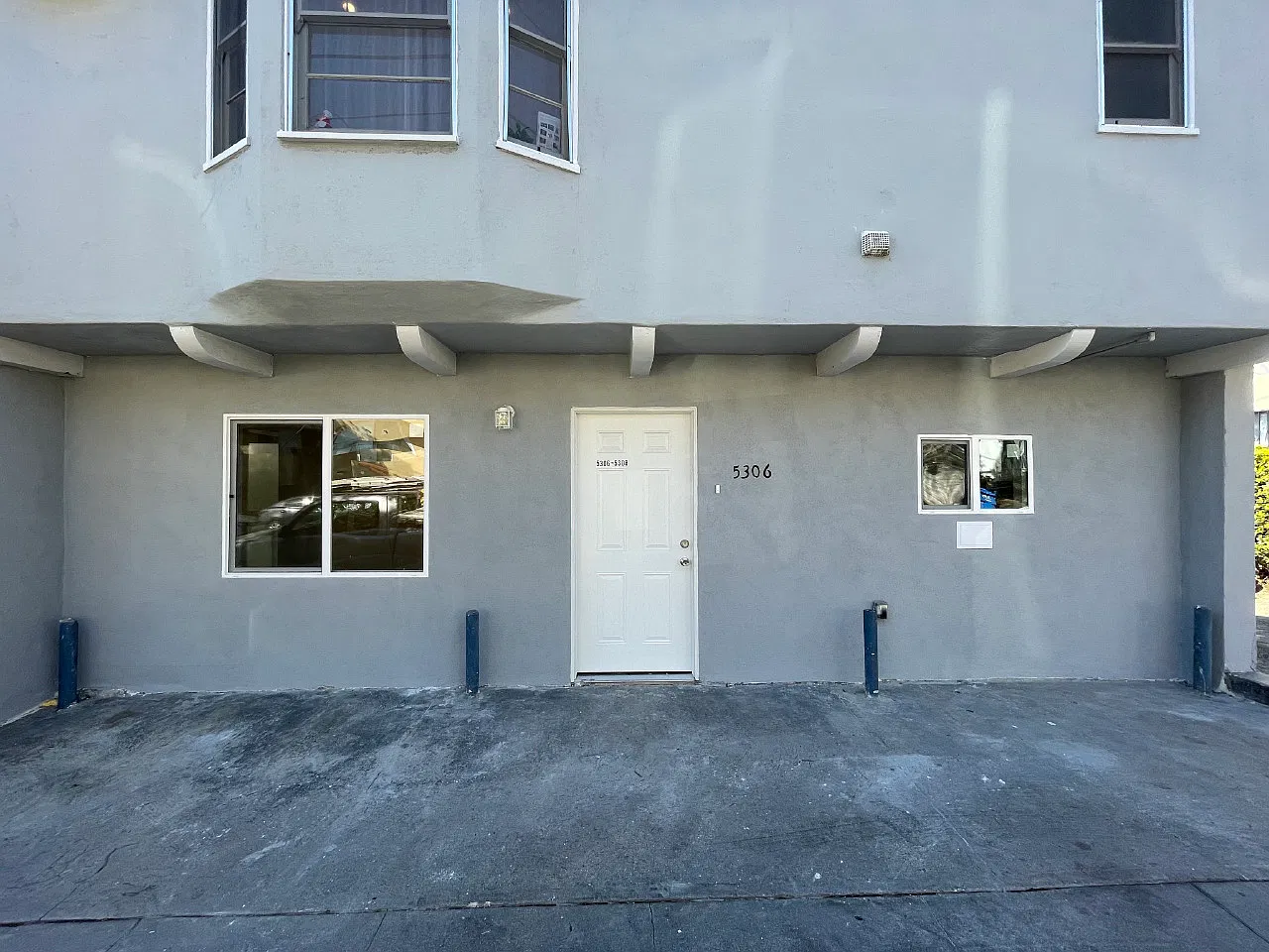 2 bed, 700 sqft, $2,700 — Photo 1