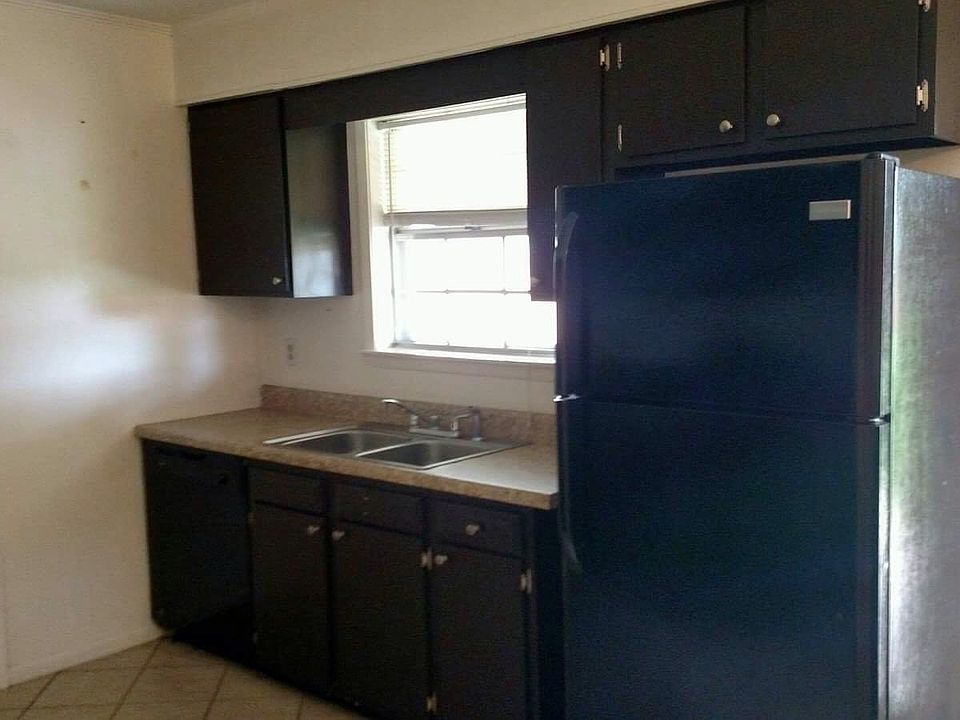 1st image of 907 W Birch Dr